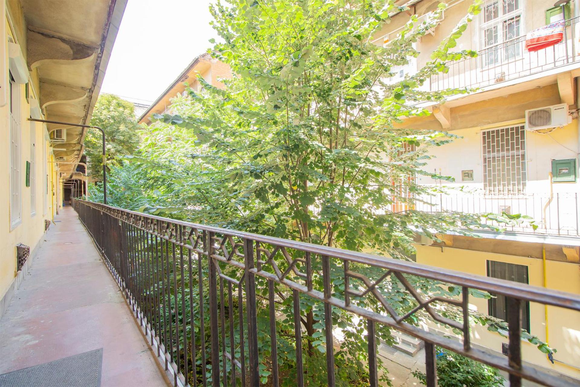 Cozy Apartment In Akacfa Street 부다페스트 외부 사진