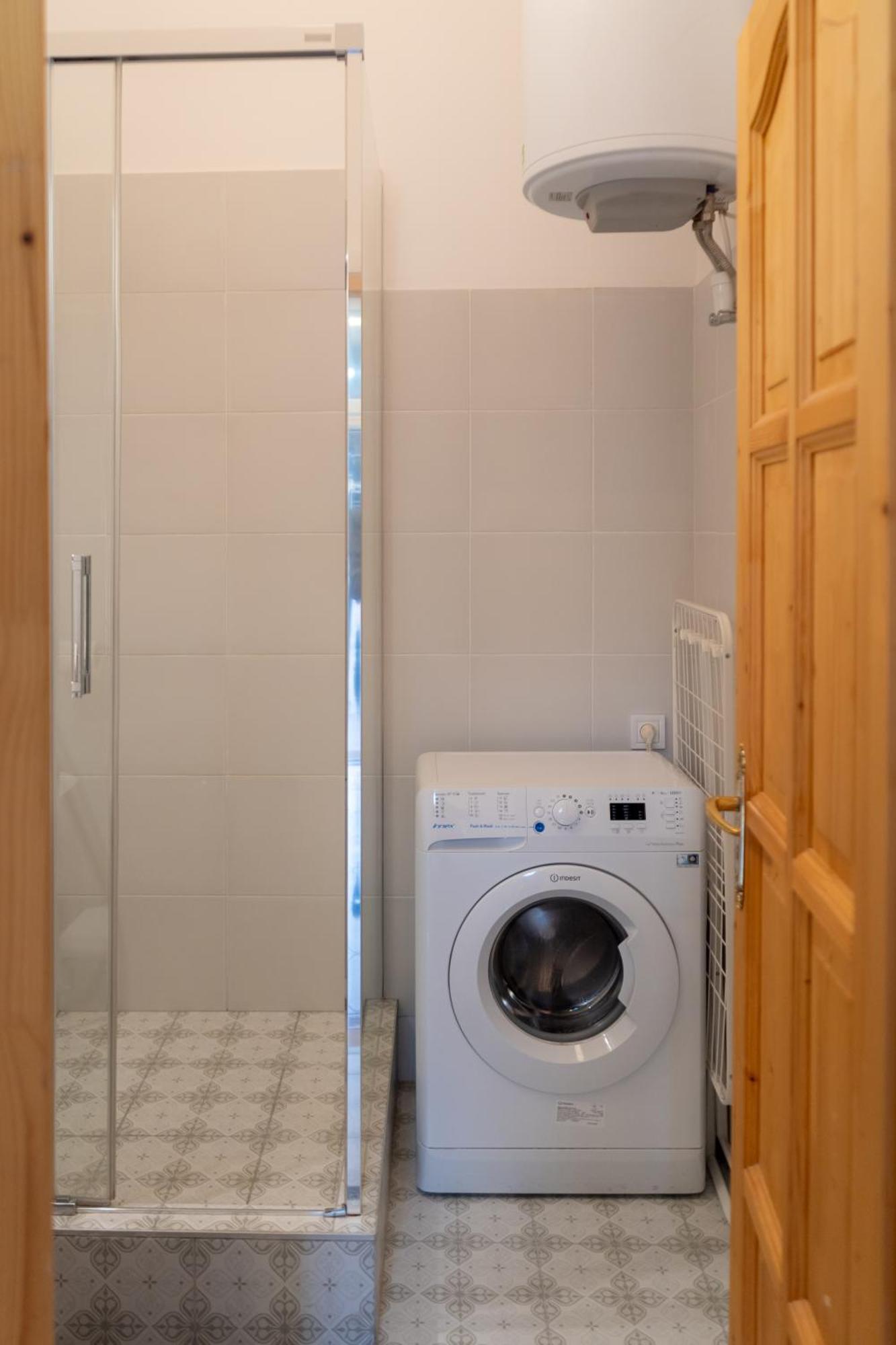 Cozy Apartment In Akacfa Street 부다페스트 외부 사진