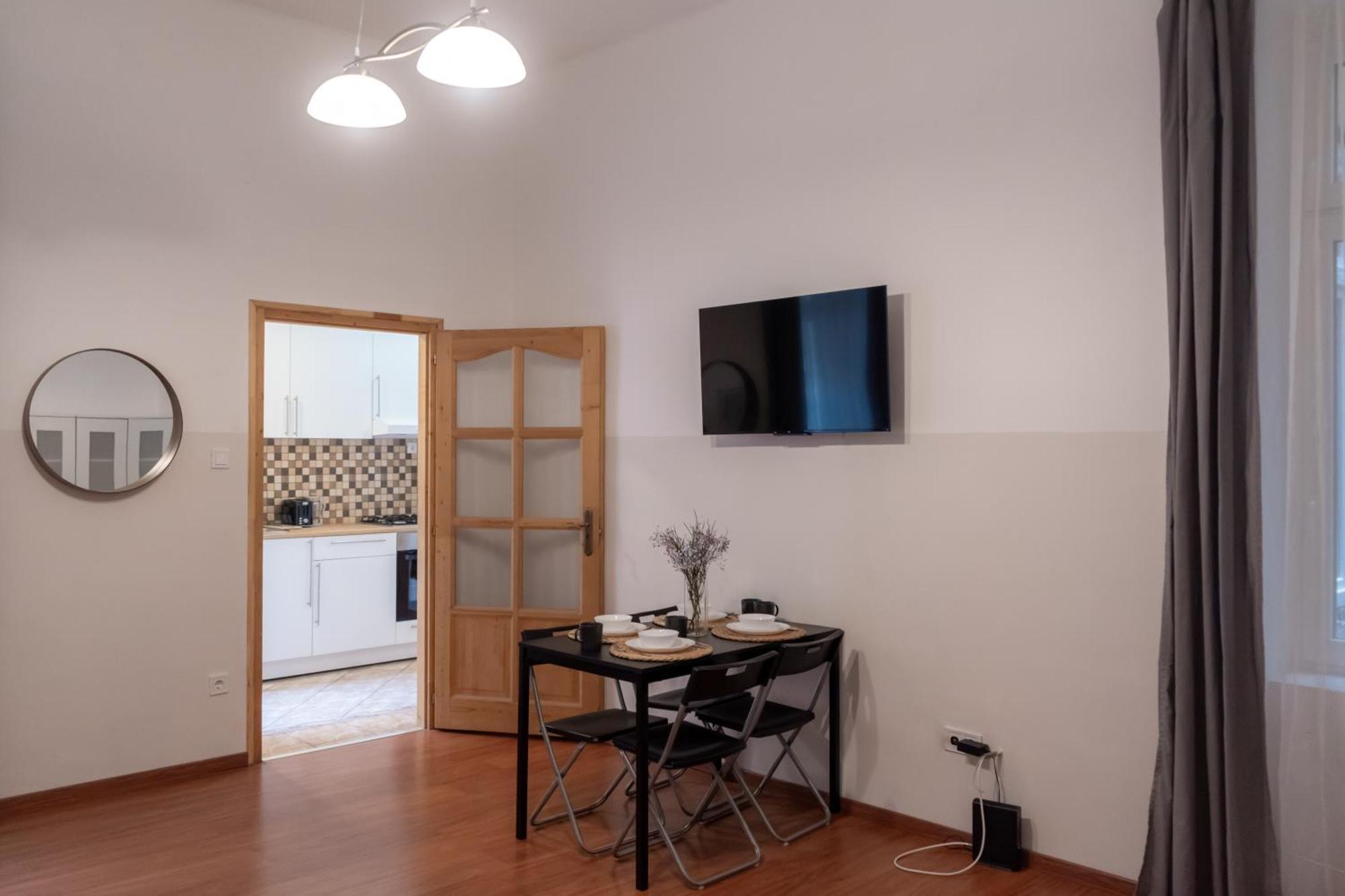 Cozy Apartment In Akacfa Street 부다페스트 외부 사진